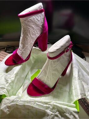 Sam Edelman - Yaro - Raspberry Velvet Block Heel Sandals with Ankle Strap